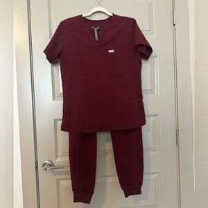 FIGS Burgundy Medium Scrub Set